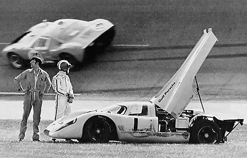 Porsche 917K after collison with Deserter GS